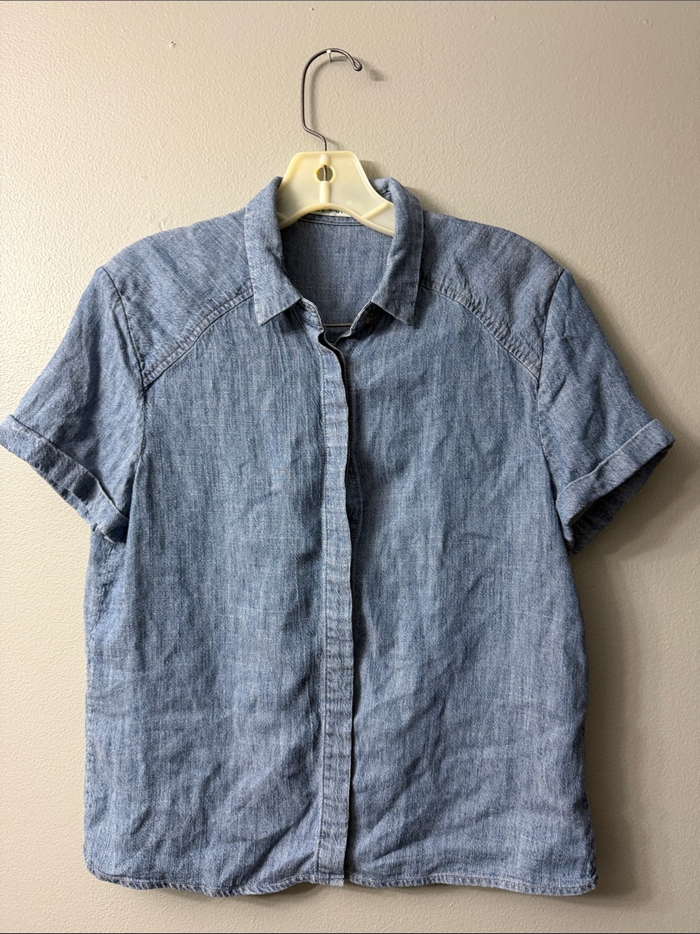 Alice + Olivia Light Blue Short Sleeve Button-Up Shirt XS
